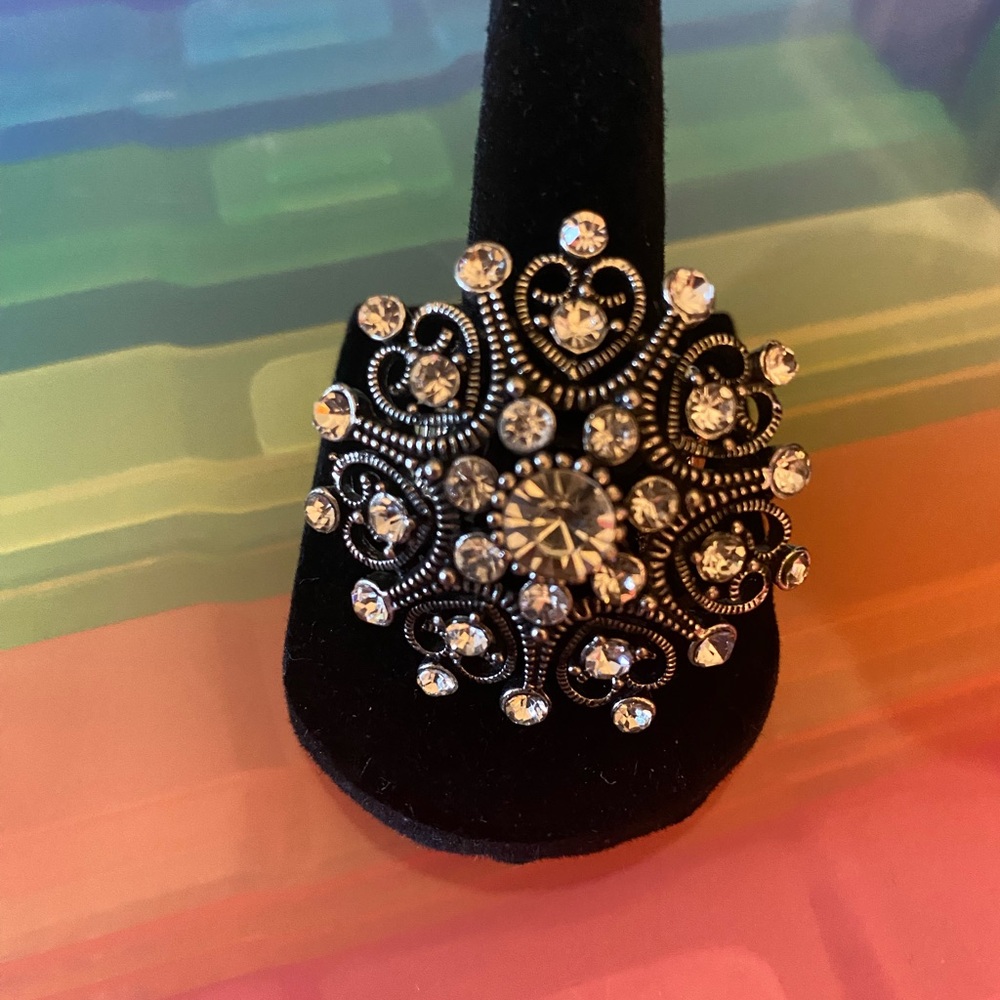 Vintage 1980s Rhinestone flower elastic ring